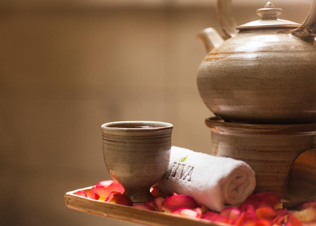 Vivanta Surajkund, NCR Faridabad Buitenkant foto A tea set