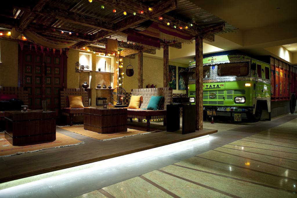 Vivanta Surajkund, NCR Faridabad Buitenkant foto The interior of the restaurant