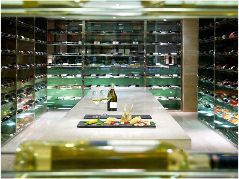 Vivanta Surajkund, NCR Faridabad Buitenkant foto Wine Shop