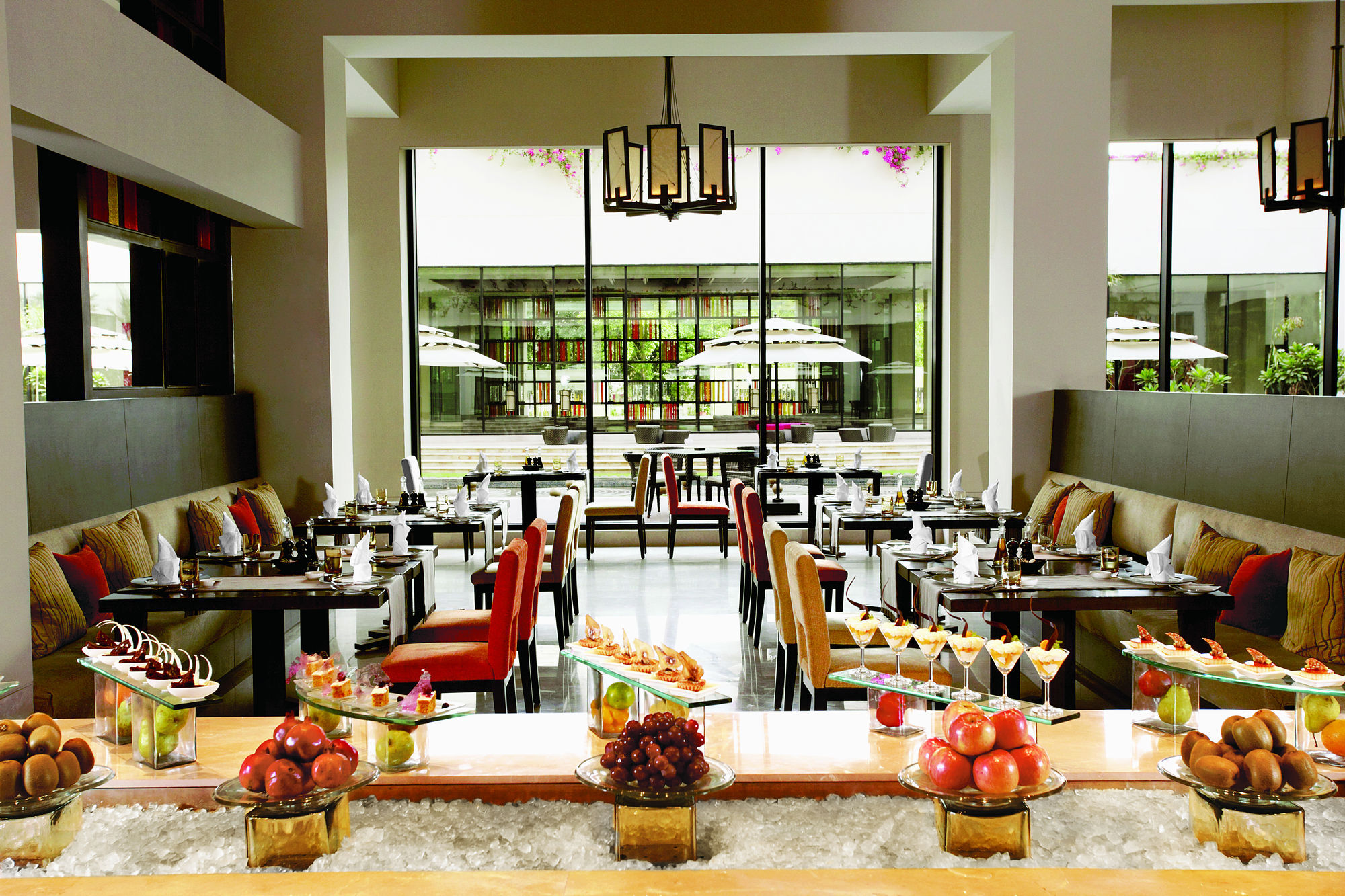 Vivanta Surajkund, NCR Faridabad Buitenkant foto The interior of the restaurant